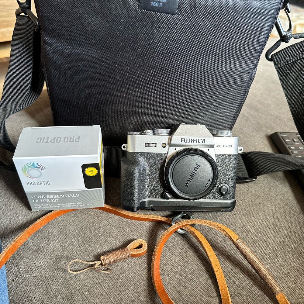 Fujifilm x-t20 immaculate condition. Was used one time to take 10 pictures.